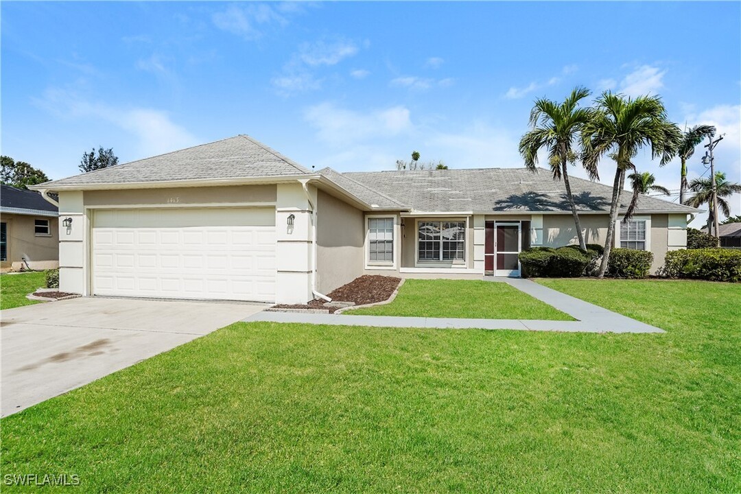1413 SE 26th St in Cape Coral, FL - Foto de edificio