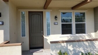 908 N Acacia Ct, Unit 8 in Azusa, CA - Building Photo