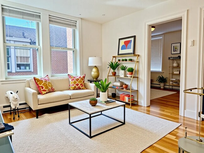 92 W Cedar St in Boston, MA - Building Photo - Building Photo