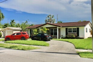 1320 Arthur St in Hollywood, FL - Building Photo