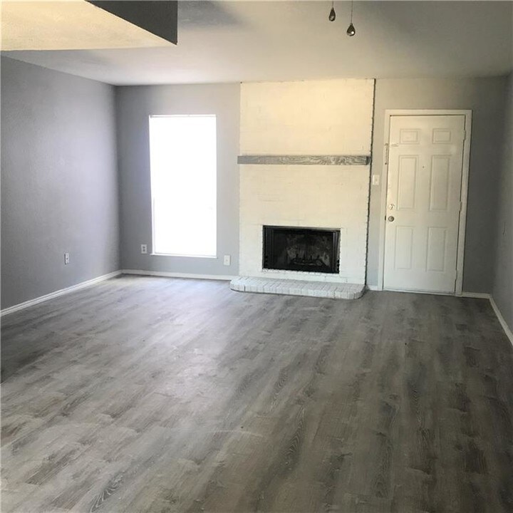 7500 Chapin Rd-Unit -B in Fort Worth, TX - Building Photo