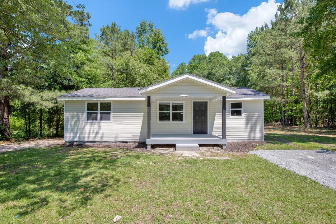 1613 Halsey Loop in Hope Mills, NC - Building Photo