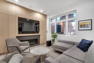 74 W 14th Ave in Vancouver, BC - Building Photo