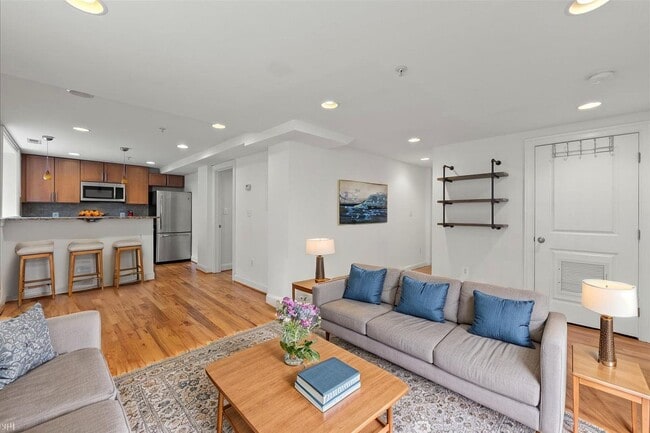 739 Newton Pl NW, Unit 739 Newton Place NW Unit in Washington, DC - Building Photo - Building Photo