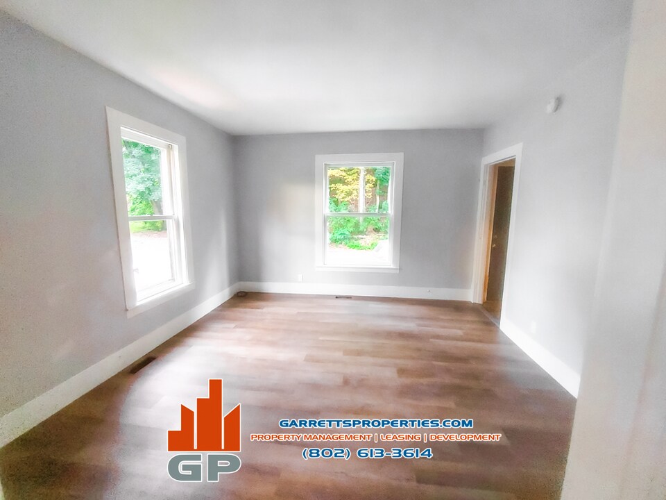 26 Cliff St, Unit 2 in Barre, VT - Building Photo