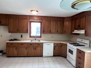 150 Pacific St in Bridgeport, CT - Building Photo - Building Photo