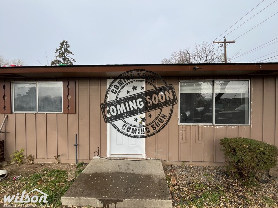 35 W Viola Ave in Yakima, WA - Building Photo