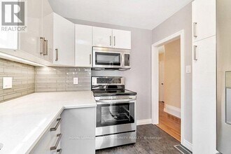 21 Lynvalley Crescent in Toronto, ON - Building Photo - Building Photo