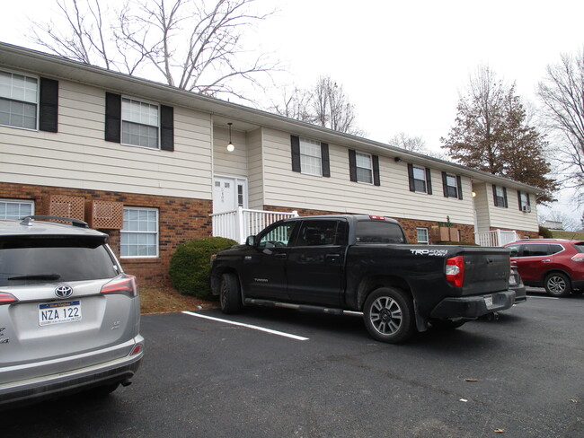 5408 Big Tyler Rd. Apartments in Charleston, WV - Foto de edificio - Building Photo