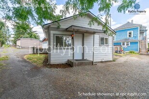 424 Division St in Oregon City, OR - Building Photo