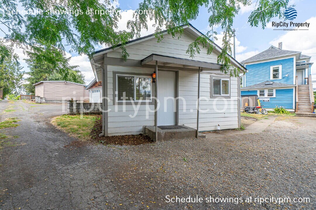 424 Division St in Oregon City, OR - Building Photo