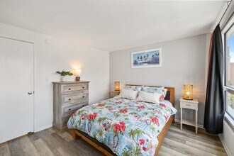 2421 Tusitala St in Honolulu, HI - Building Photo - Building Photo