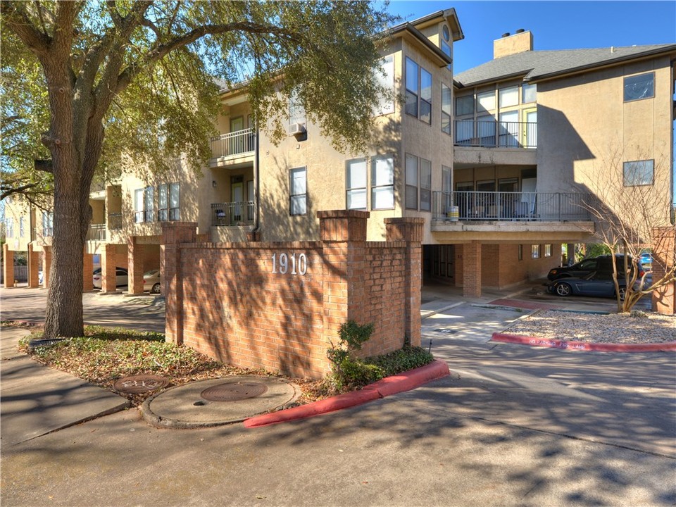 1910 Robbins Pl in Austin, TX - Building Photo