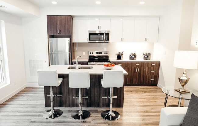 570 Stradbrook in Winnipeg, MB - Building Photo - Building Photo