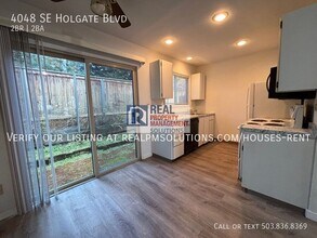 4048 SE Holgate Blvd in Portland, OR - Building Photo - Building Photo