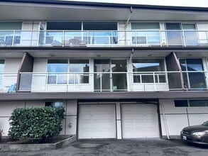 2012 Thorndyke Ave W in Seattle, WA - Building Photo - Building Photo