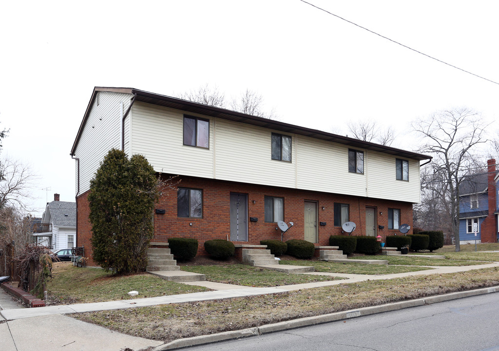 341-347 E Portage Trl in Cuyahoga Falls, OH - Building Photo