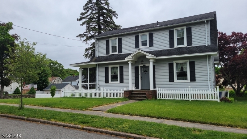 48 Suncrest Ave in North Haledon, NJ - Building Photo