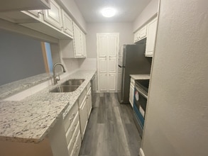 1310 Harwell Dr in Arlington, TX - Foto de edificio - Building Photo