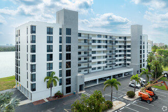 Palms of Bay Beach in Ft. Myers, FL - Building Photo - Building Photo