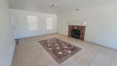 4402 Sun Devils Ave in Bakersfield, CA - Building Photo - Building Photo