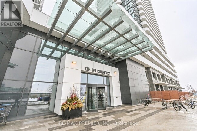 225 Commerce St in Vaughan, ON - Building Photo - Building Photo