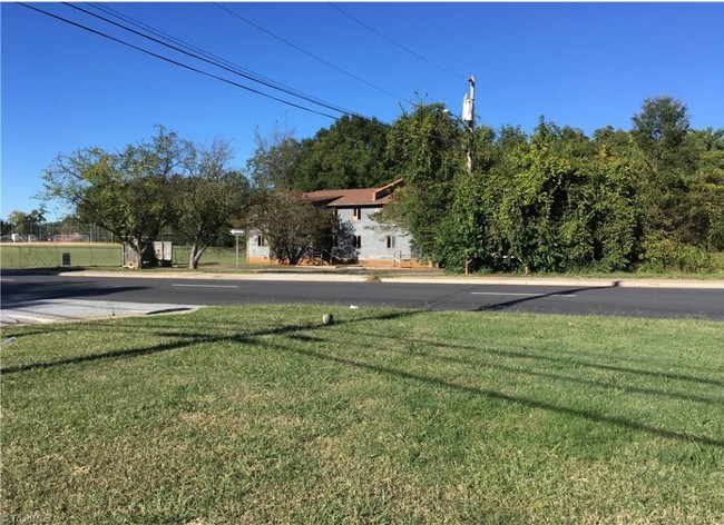 150 Martin Luther King Jr Blvd in Lexington, NC - Building Photo - Building Photo