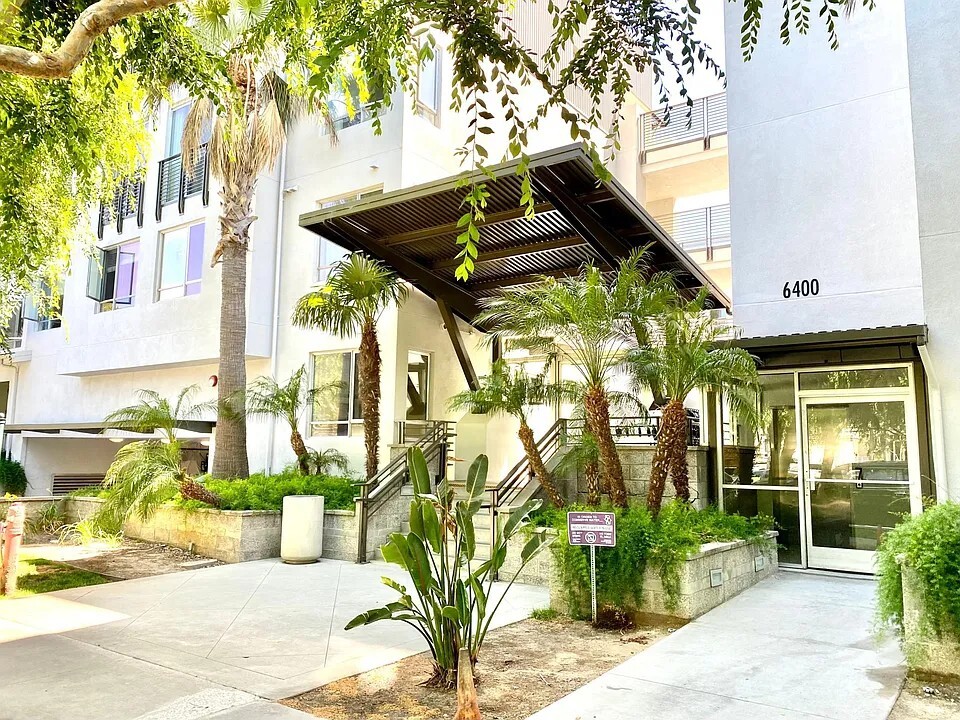 6400 Crescent Park E, Unit 218 in Los Angeles, CA - Building Photo