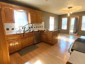 2121 SW Sterling Dr in Lee's Summit, MO - Building Photo - Building Photo