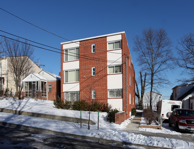 4420 B St SE in Washington, DC - Foto de edificio - Building Photo