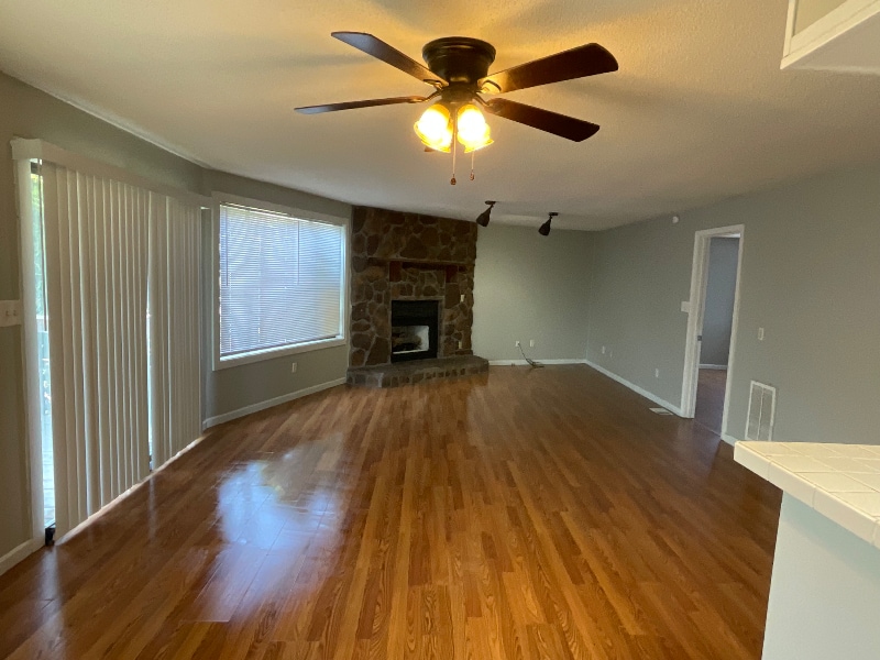 276 Knoll Dr in Bristol, VA - Building Photo
