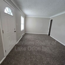 18715 Roscommon St in Harper Woods, MI - Foto de edificio - Building Photo