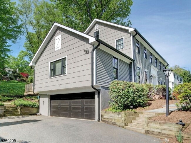 18 Armstrong Rd in Morristown, NJ - Building Photo - Building Photo
