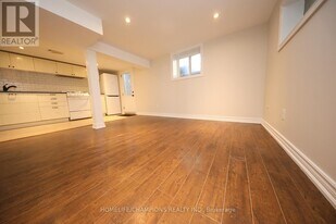 1444 Dundas St E in Toronto, ON - Building Photo
