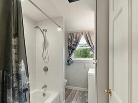 11 Railroad Ave in Rockport, MA - Building Photo