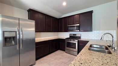 8023 Ecru Ln in Rosharon, TX - Building Photo - Building Photo