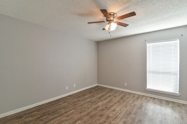 1906 Emerald Pl in Arlington, TX - Building Photo - Building Photo
