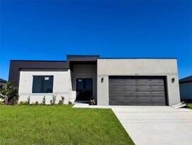 1027 Kismet Pkwy W in Cape Coral, FL - Building Photo