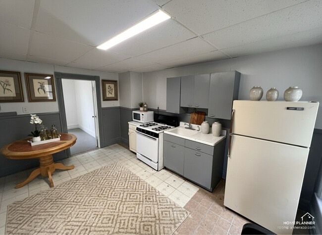 1112 Lenox Ave, Unit 2F in Utica, NY - Building Photo - Building Photo