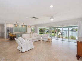 945 Sundrop Ct in Marco Island, FL - Building Photo - Building Photo