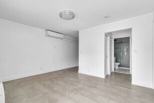 645 NW 15th Ave, Unit unit 1 in Fort Lauderdale, FL - Building Photo