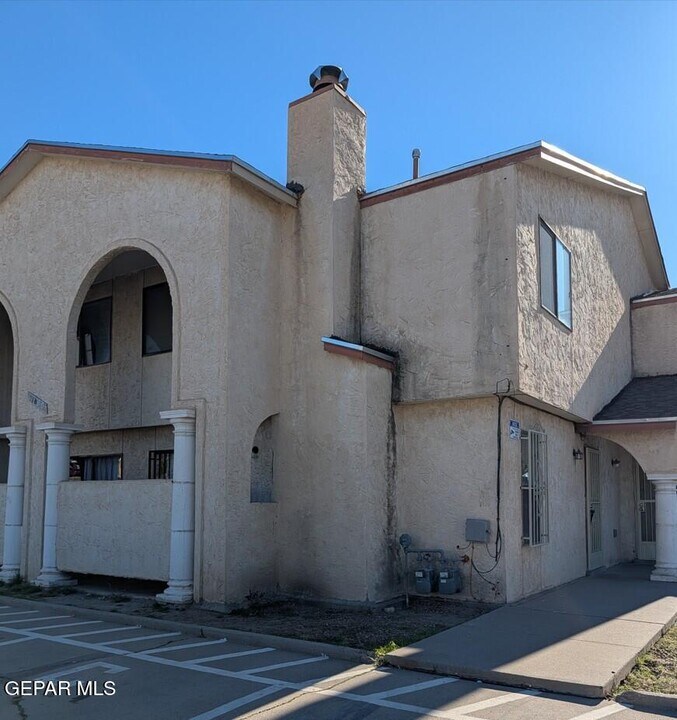 11600 Marsh Mccall Way in El Paso, TX - Building Photo