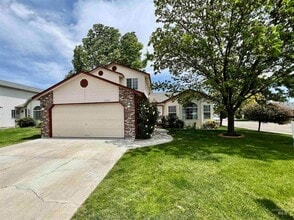 1690 Targhee St in Mountain Home, ID - Building Photo - Building Photo