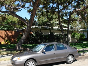 117 N 13th Ave in Upland, CA - Foto de edificio - Building Photo