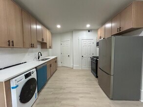 2301 N Leavitt St, Unit 1RR in Chicago, IL - Building Photo - Building Photo