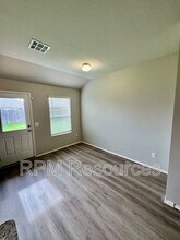 1820 Hayes Ln in Yukon, OK - Building Photo - Building Photo
