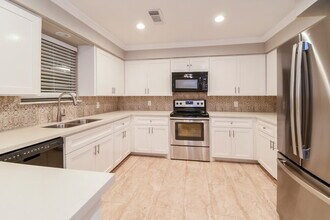 3824 Evergreen Dr in Dickinson, TX - Foto de edificio - Building Photo