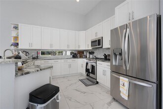 3719 Oak Ridge Cir in Weston, FL - Building Photo - Building Photo