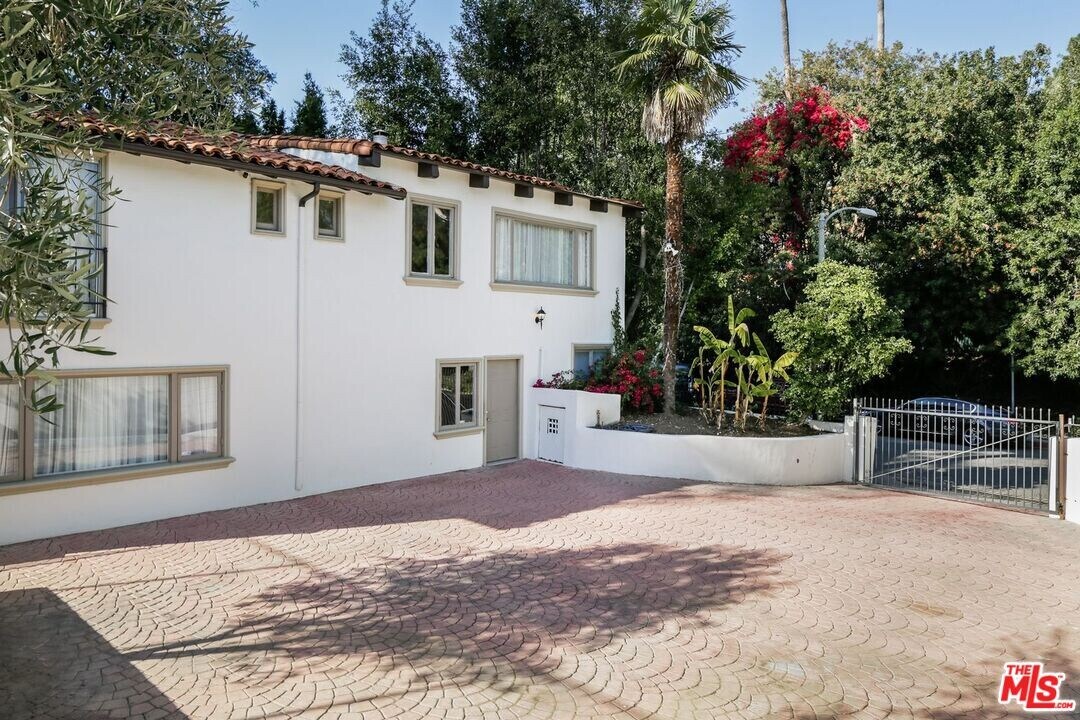 905 Hartford Way in Beverly Hills, CA - Building Photo