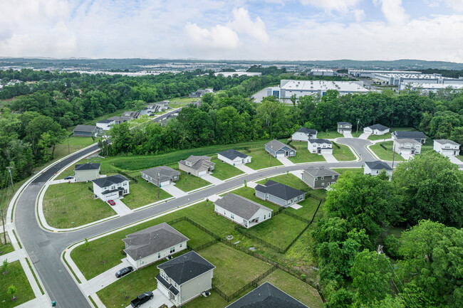 The Retreat at Finch Branch in La Vergne, TN - Building Photo - Building Photo